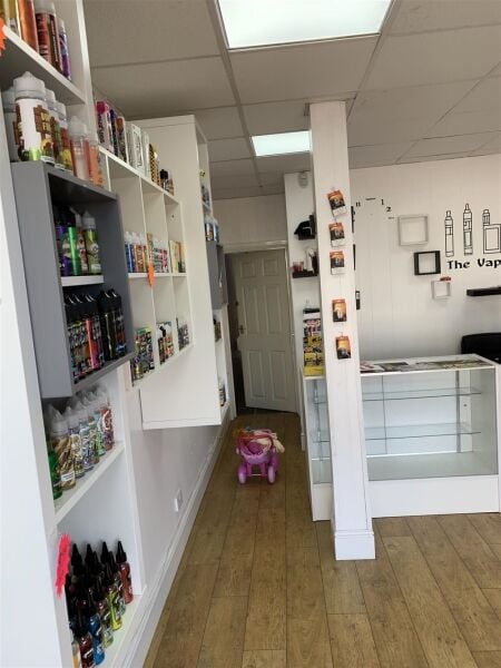 SMART RETAIL VAPE SHOP WITH A3 LICENCE IN LEICESTER SUBURB