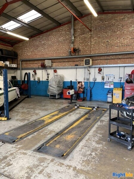 THRIVING MOT TESTING & REPAIRS CENTRE IN BEDFORDSHIRE Photo 3