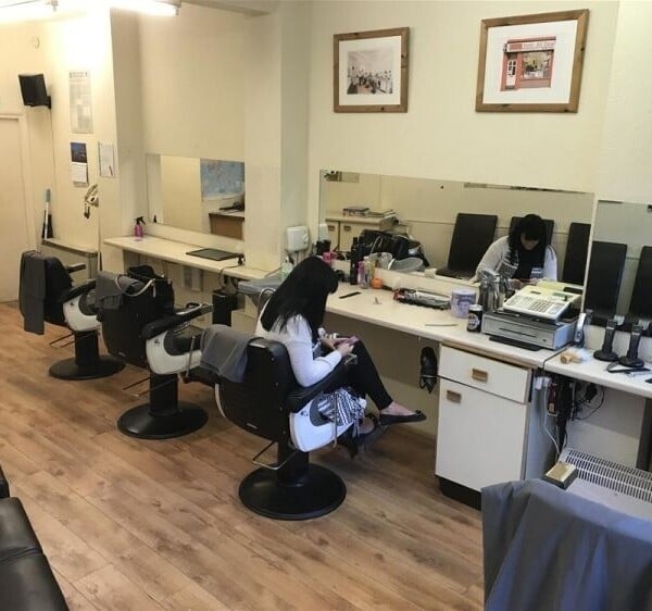 VIRTUALLY FREEHOLD HAIR SALON IN SHEFFIELD VIRTUALLY FREEHOLD HAIR SALON IN SHEFFIELD
