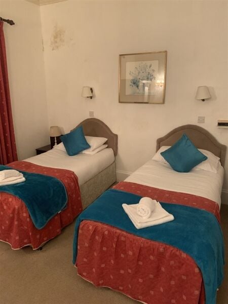 IMPRESSIVE FREEHOLD HOTEL/BAR & RESTAURANT IN CASTLE DOUGLAS TOWN CENTRE