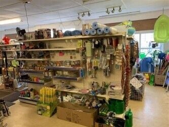 VIRTUALLY FREEHOLD GIFTS/SOUVENIRS/BEACH GOODS & GROCERIES EMPORIUM IN SAUNDERSFOOT