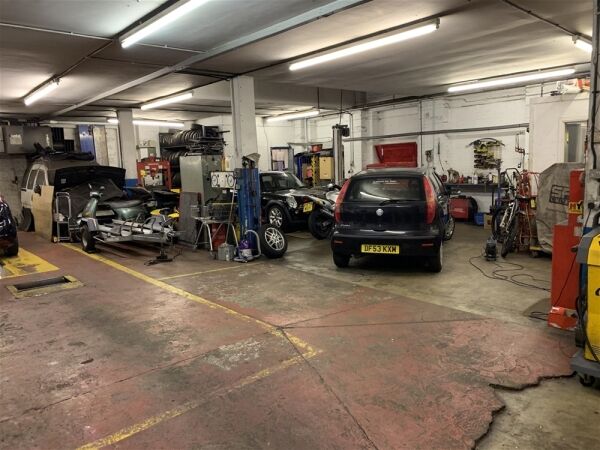 FREEHOLD MOT TESTING & REPAIRS CENTRE IN SOUTH WALES M4 CORRIDOR FREEHOLD MOT TESTING & REPAIRS CENTRE IN SOUTH WALES M4 CORRIDOR