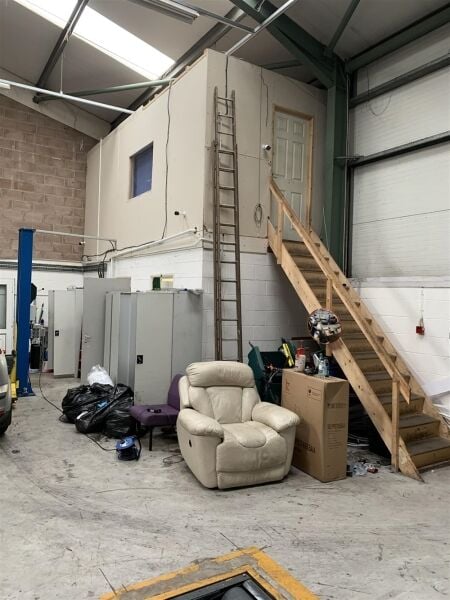 MOT TESTING & REPAIRS CENTRE IN CARDIFF SUBURB MOT TESTING & REPAIRS CENTRE IN CARDIFF SUBURB