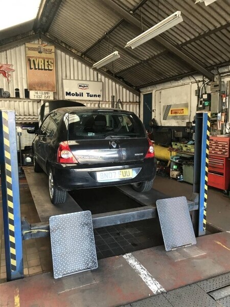 Under Offer: FREEHOLD MOT TESTING & REPAIRS CENTRE IN ROYAL LEAMINGTON SPA Photo 3