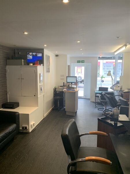 STYLISH UNISEX HAIR & BEAUTY SALON IN EDINBURGH CITY CENTRE