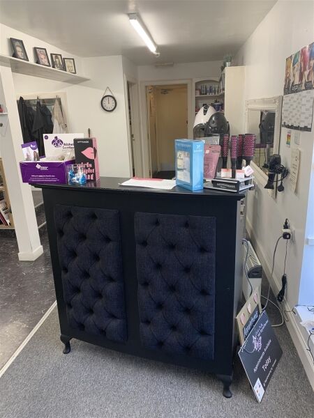 STYLISH UNISEX HAIR SALON IN NEWTON STEWART