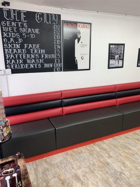 STYLISH GENTLEMENS HAIR SALON IN OXFORD SUBURB