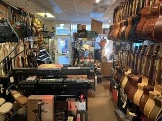 VIRTUALLY FREEHOLD MUSIC SHOP IN CLEVEDON TOWN CENTRE