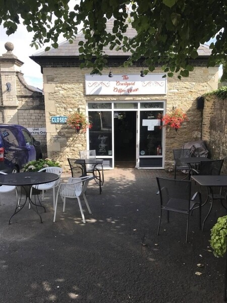 CHARMING COURTYARD COFFEE SHOP IN BRACKLEY TOWN CENTRE Photo 3