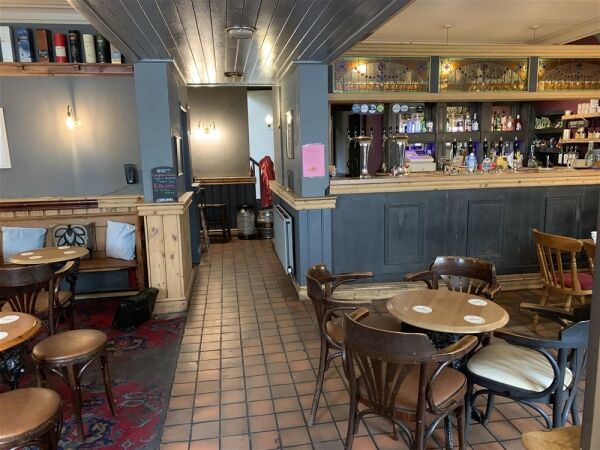 CHARMING PUBLIC HOUSE WITH FAMILY HOME IN THE MUMBLES CHARMING PUBLIC HOUSE WITH FAMILY HOME IN THE MUMBLES