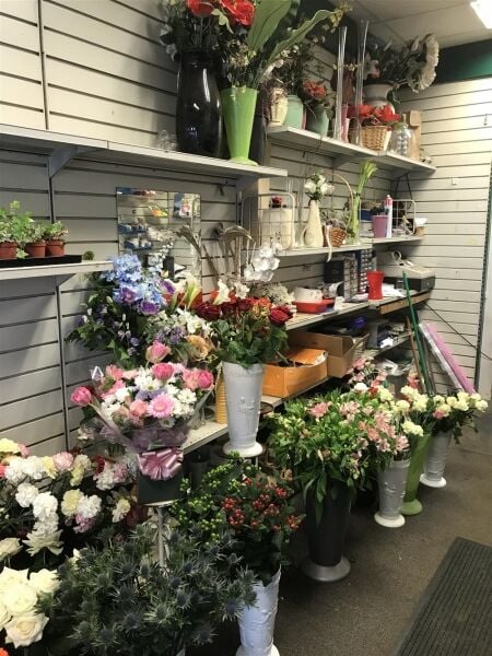 FREEHOLD FLOWERGRAM FLORIST & GIFTS IN BATHGATE TOWN CENTRE FREEHOLD FLOWERGRAM FLORIST & GIFTS IN BATHGATE TOWN CENTRE