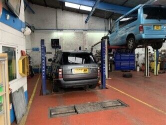 FREEHOLD MOT TESTING & REPAIRS CENTRE IN BOLTON Photo 3