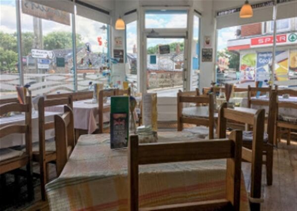 FREEHOLD SEASIDE COFFEE SHOP & DAYTIME RESTAURANT WITH SPACIOUS APARTMENT ON THE NORFOLK COAST
