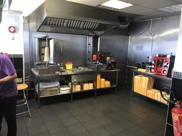 TRADITIONAL FISH BAR & FASTFOOD TAKEAWAY WITH FAMILY HOME IN WALSALL TRADITIONAL FISH BAR & FASTFOOD TAKEAWAY WITH FAMILY HOME IN WALSALL