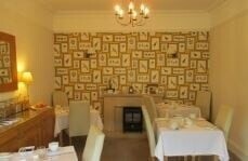 Superb 6 bedroom (all en-suite) Guest House in the Costwolds Photo 3