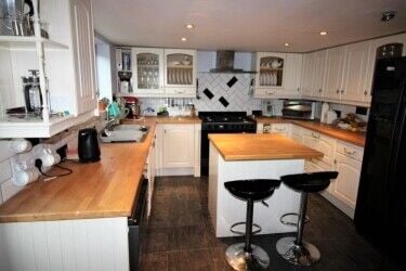 FREEHOLD DETACHED BED & BREAKFAST BUSINESS FREEHOLD DETACHED BED & BREAKFAST BUSINESS