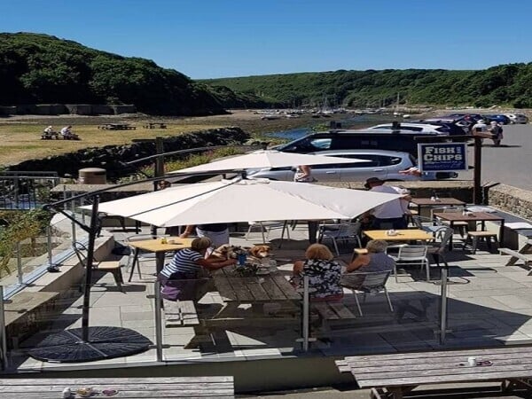 Extremely successful restaurant in a thriving seaside village. Photo 3