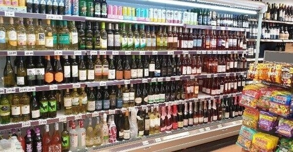 FREEHOLD OFF-LICENCE WITH 2 x SELF-CONTAINED TWO-BEDROOM FLATS, Cheltenham, Gloucestershire Photo 3