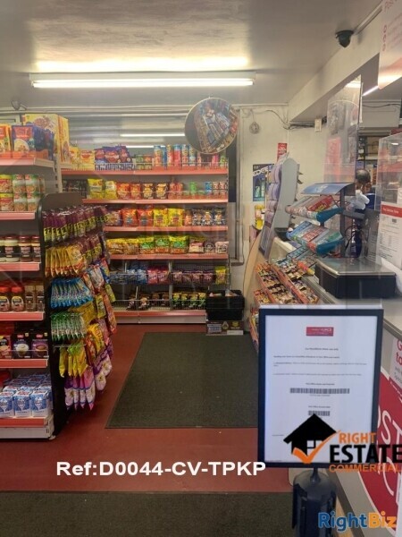 Off licence with Post Office and three bedroom flat above lease for sale Photo 3