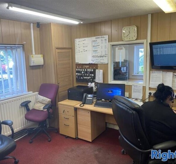 *REDUCTION* Taxi Company- Stirling Photo 3