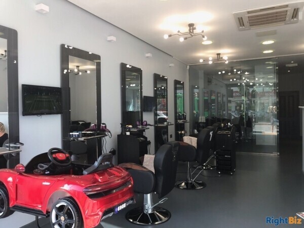 Hair Salon for sale in London Photo 3