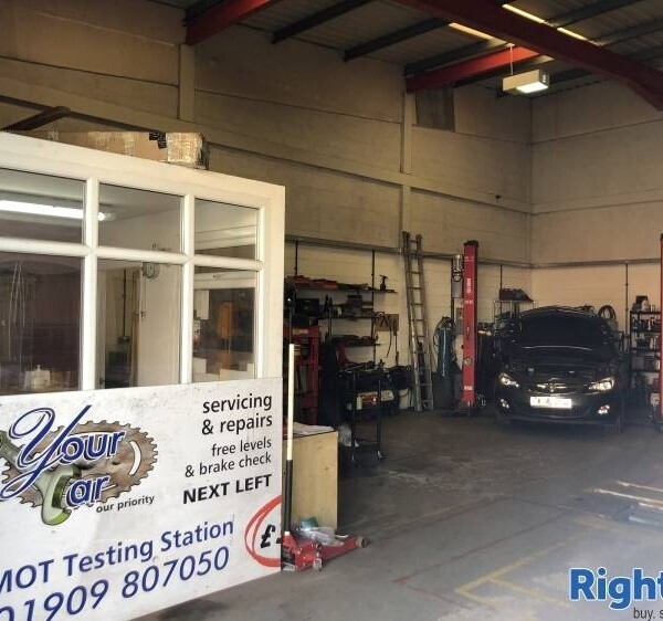 Well-established MOT and Service Centre in Nottinghamshire Photo 3