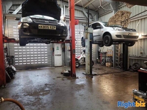 Well known traditional garage for sale Photo 3