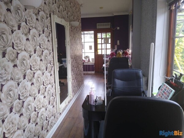 Friendly and Relaxed Beauty Salon in Surrey Photo 3