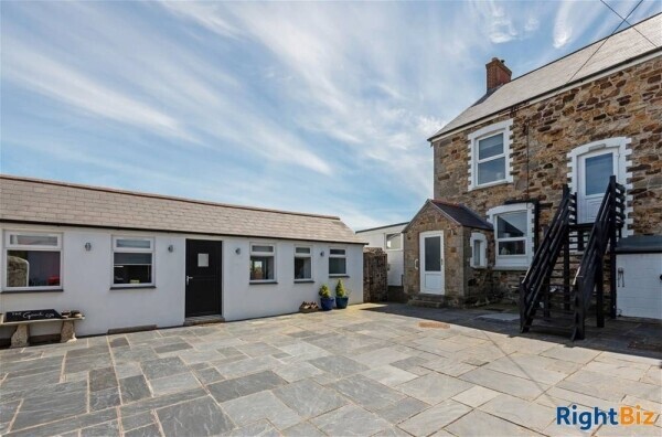 Immaculate Hotel on the North Cornish Coastline For Sale in Perranporth Photo 3