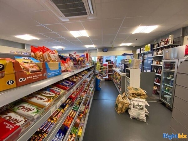 Leasehold Convenience Store & Off License Located In Atherstone Photo 3
