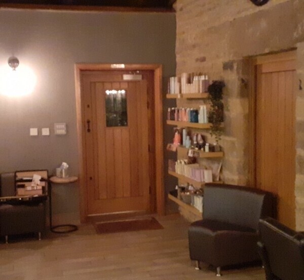 IMMACULATE HAIR SALON, SOUTH YORKSHIRE - OUTSTANDING AFFLUENT LOCATION Photo 3