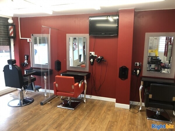 Barber Shop lease for sale, situated in a prime location with low running costs. Photo 3