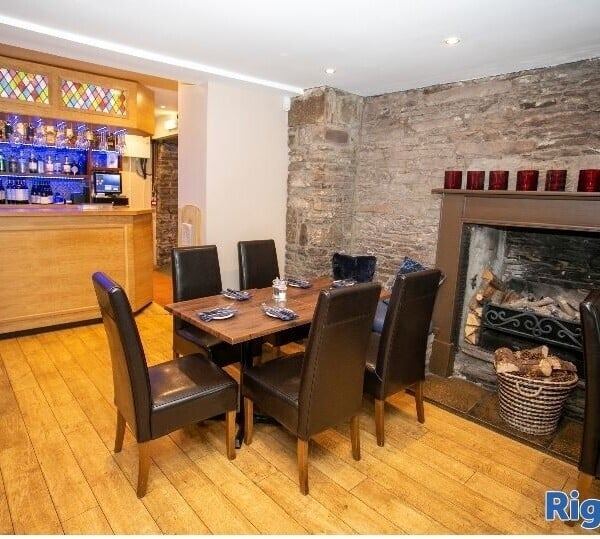 To Let - Opportunity To Acquire A Restaurant In An Affluent Village In Central Scotland. Photo 3
