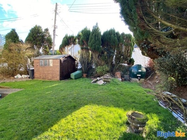 Under Offer: Grade II Listed 17th Century Thatched Village Inn For Sale in Barnstaple Photo 3