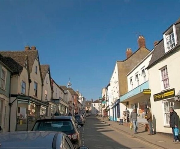 SHOP PREMISES prime central location WOTTON-UNDER-EDGE Photo 3
