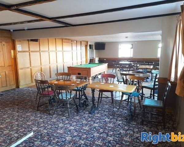 GLOUCESTERSHIRE - TRADITIONAL COMMUNITY PUBLIC HOUSE IN BUSY FOREST OF DEAN TOWN Photo 3