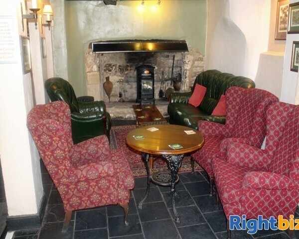COTSWOLDS - HISTORIC MARKET SQUARE INN Photo 3