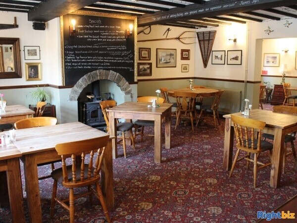 SOMERSET - VILLAGE FREE HOUSE Photo 3