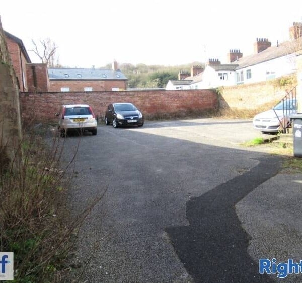 HIGH ST CONVENIENCE OFF LICENCE with LOTTO - FLINTSHIRE MARKET TOWN Photo 3