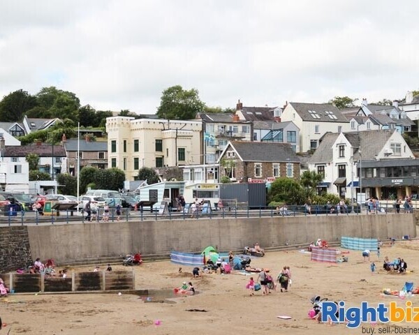 SAUNDERSFOOT BEACH FRONT - TRADITIONAL PUB OVERLOOKING SAUNDERSFOOT BEACH Photo 3