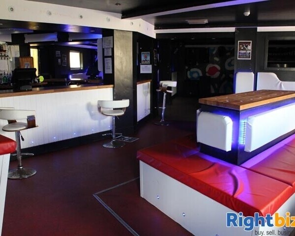 PEMBROKESHIRE - TOWN CENTRE CAFE & NIGHTCLUB PREMISES Photo 3