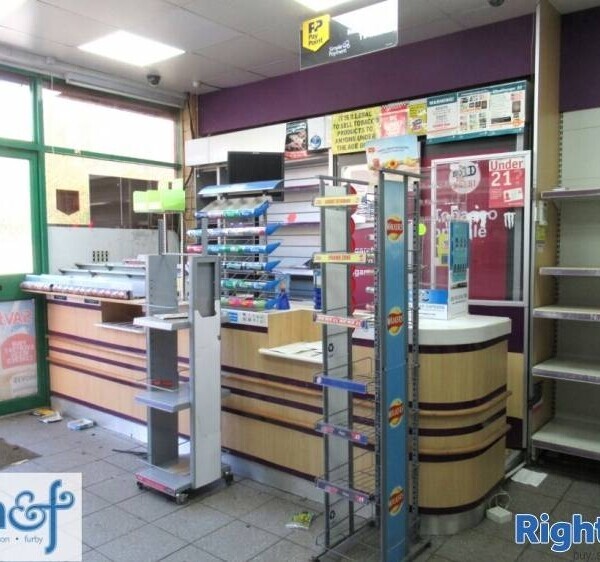EMPTY CONVENIENCE STORE - ST HELENS MERSEYSIDE Photo 3