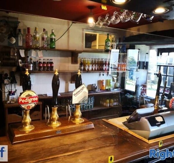 Beautiful Village Pub/Restaurant - Nr Peak District, Derbyshire Photo 3