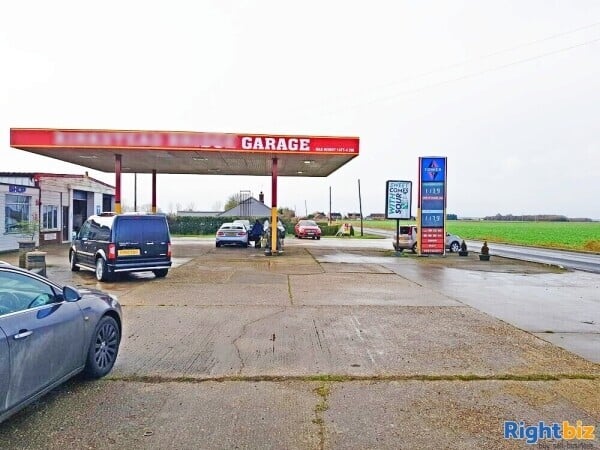 Freehold Petrol station and Car Garage with House in Woodhall Spa Lincolnshire Photo 3