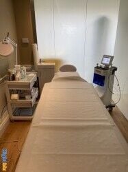 Luxury skincare clinic in Chelsea only £195,000. Luxury skincare clinic in Chelsea only £195,000.