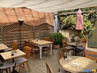 DELIGHTFUL COSY CAFÉ IN ENFIELD, N21