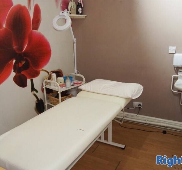 Beauty, Therapy & Tanning For Sale in Ossett Photo 3