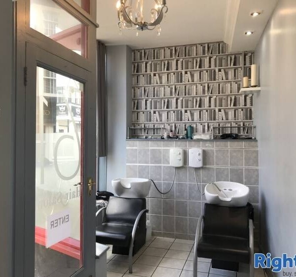 Elegant and Friendly Hair Salon in Berkshire Photo 3