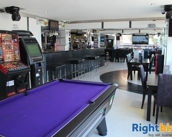 KENT - HISTORIC MEDWAY TOWN CENTRE BAR FOR SALE Photo 3