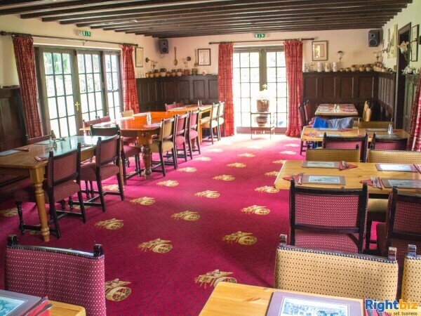 HAMPSHIRE - QUINTESSENTIAL PUB Photo 3